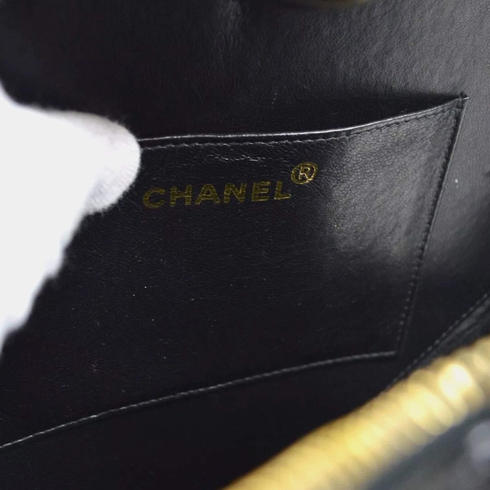 THE CHANEL BARBIE MOVIE HEART HAND BAG VERY RARE!!!! - Picture 7 of 15